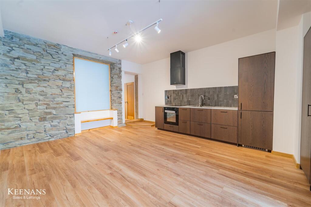 2 bed 1st Floor Flat for rent in Bacup. From Keenans Estate Agents - Swinton