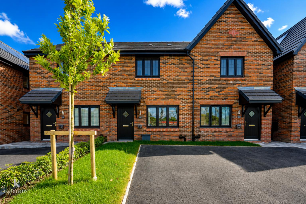 2 bed Mid Terraced House for rent in . From Keenans Estate Agents - Swinton