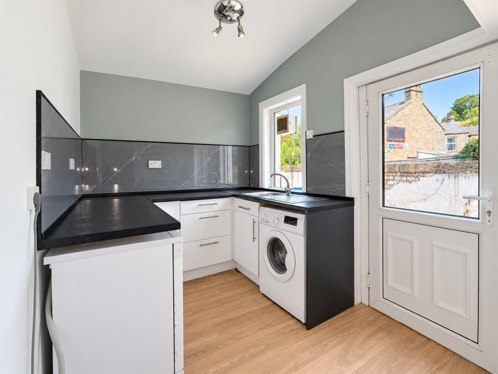 2 bed End of Terrace for rent in Bacup. From Keenans Estate Agents - Swinton