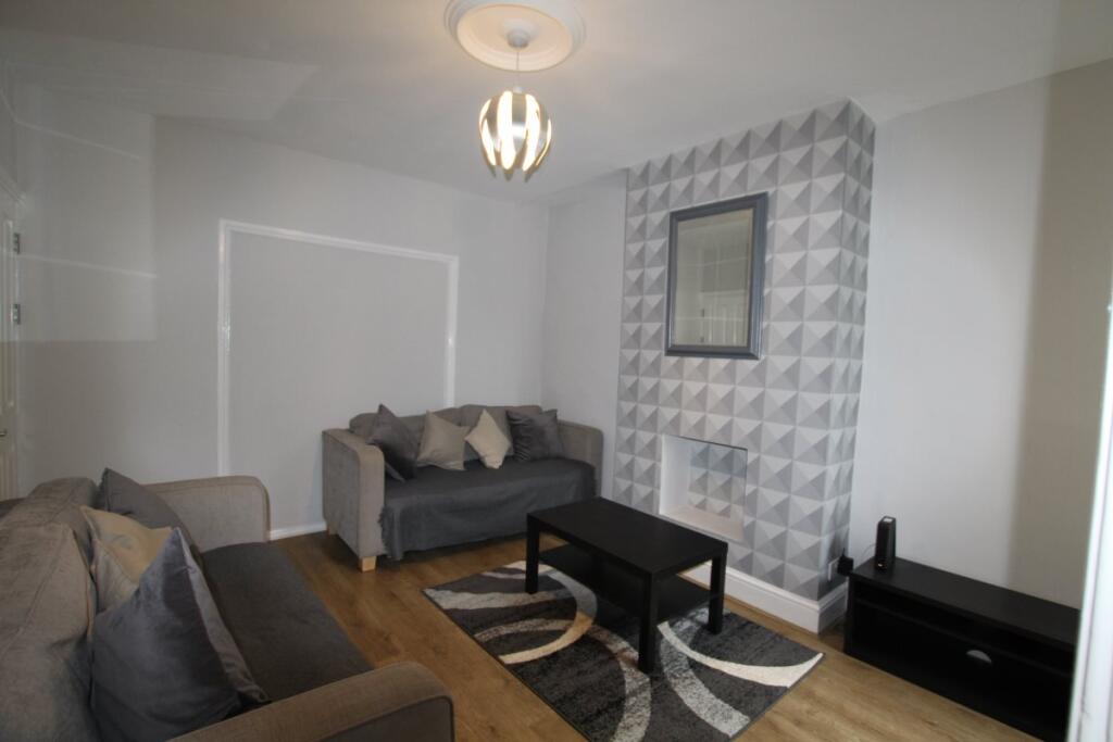 4 bed Mid Terraced House for rent in Northampton. From Key Home Limited - Northampton 4 bed Mid Terraced House for rent in Northampton. From Key Home Limited - Northampton