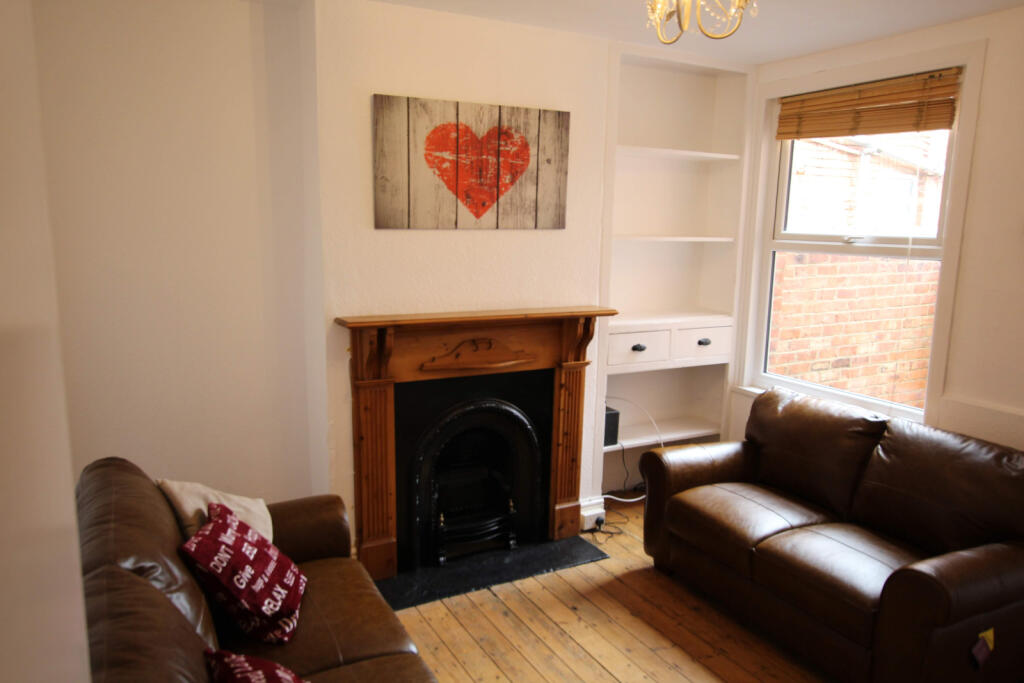 4 bed Mid Terraced House for rent in Northampton. From Key Home Limited - Northampton