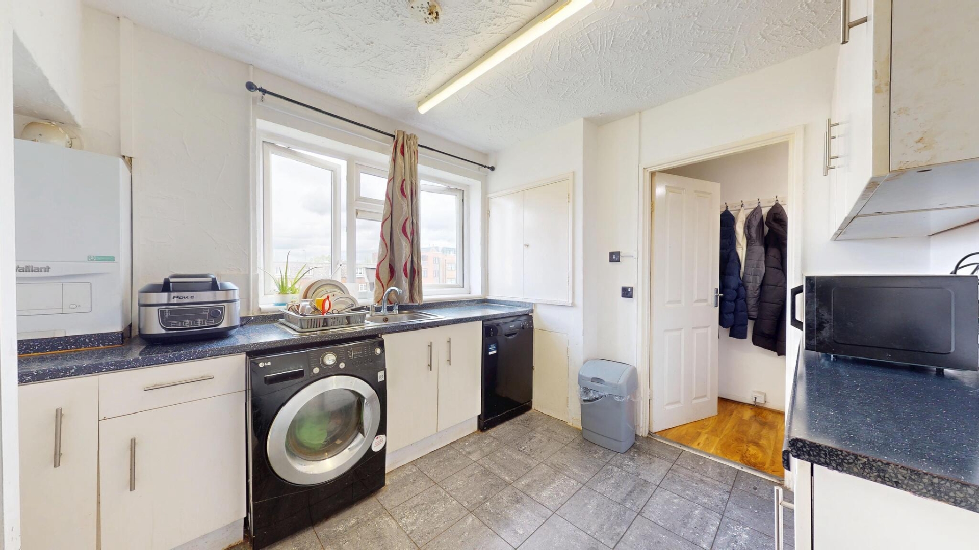 2 bed 1st Floor Flat for rent in Hayes. From Majestic Properties and Estates Ltd