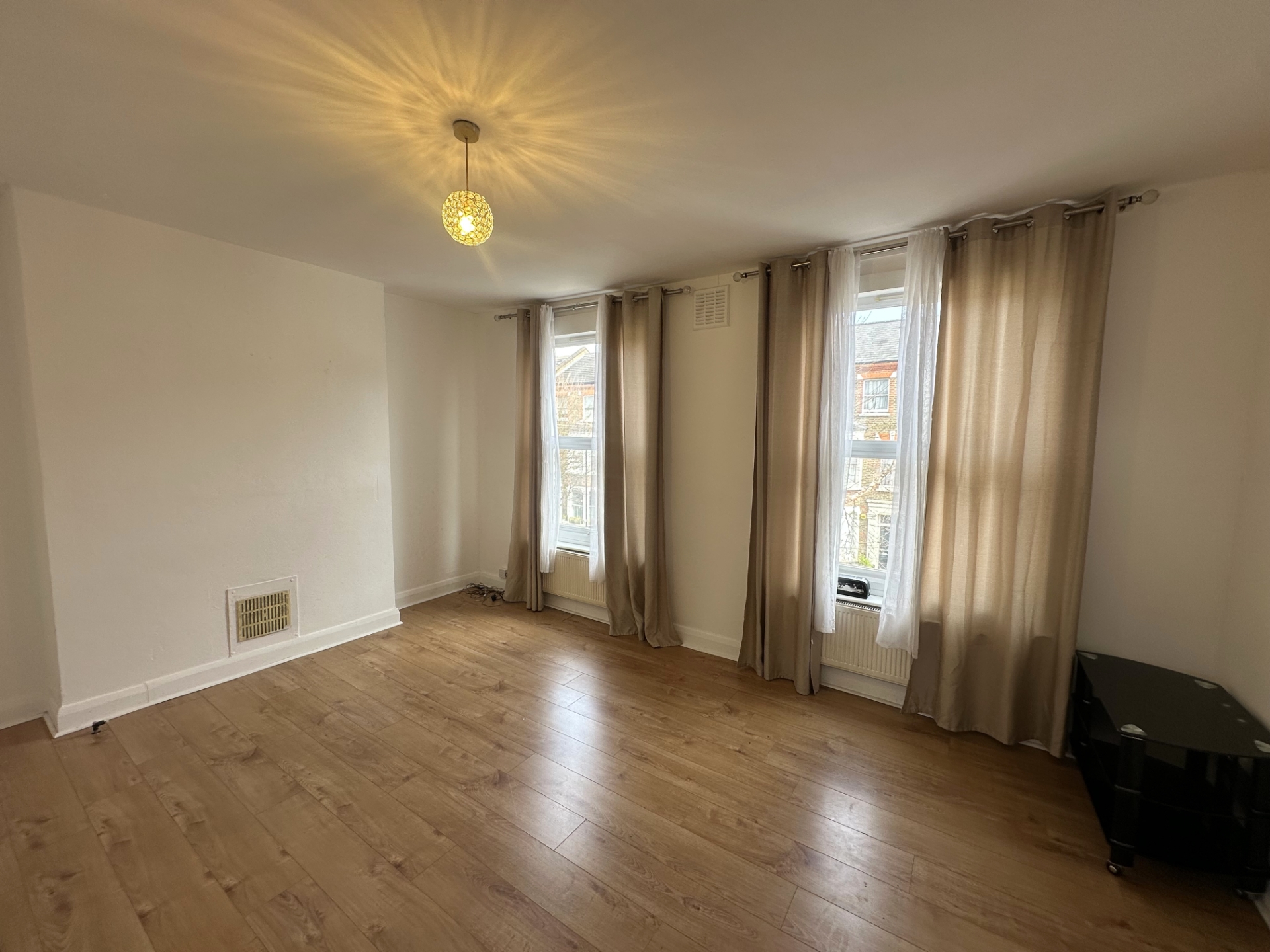 1 bed 1st Floor Flat for rent in Paddington. From Majestic Properties and Estates Ltd