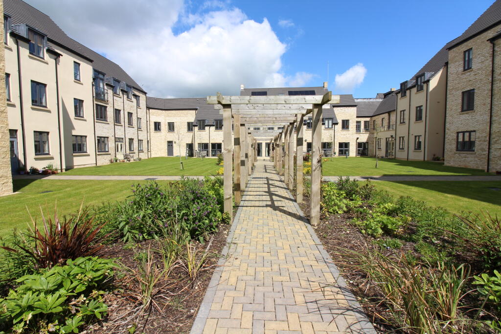 2 bed House (unspecified) for rent in Chipping Norton. From King and Woolley - Chipping Norton