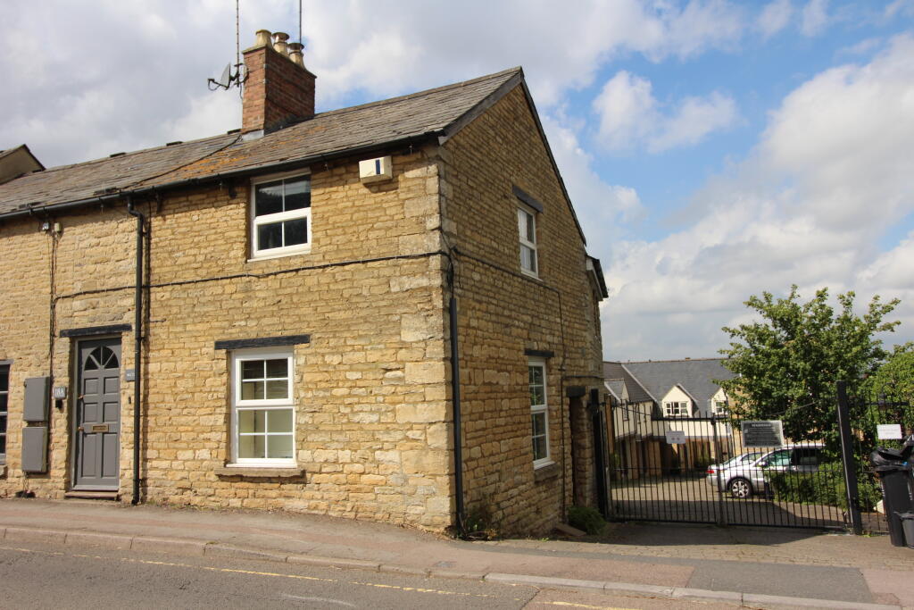 2 bed Chalet type for rent in Chipping Norton. From King and Woolley - Chipping Norton
