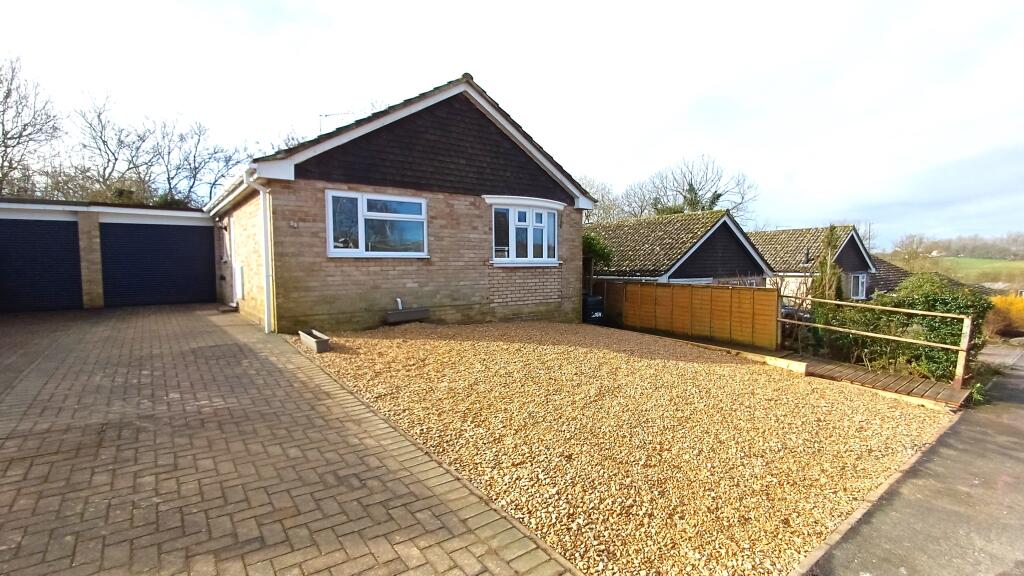 2 bed Detached bungalow for rent in Chipping Norton. From King and Woolley - Chipping Norton 2 bed Detached bungalow for rent in Chipping Norton. From King and Woolley - Chipping Norton