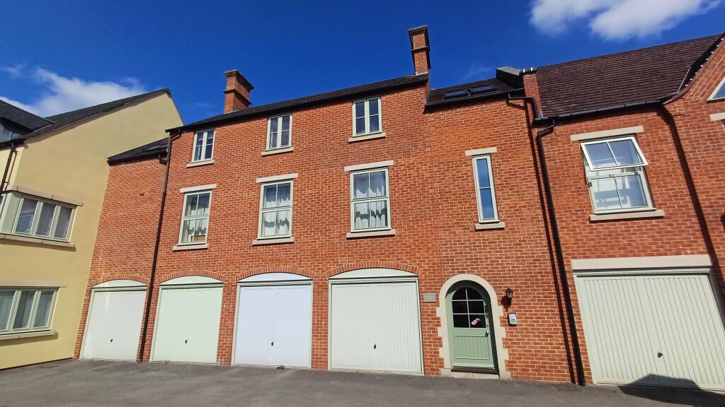 2 bed 1st Floor Flat for rent in Moreton-in-Marsh. From King and Woolley - Chipping Norton