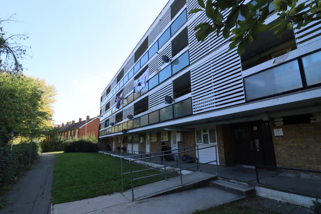 1 bed Apartment for rent in Basildon. From KINGSWOOD - Basildon