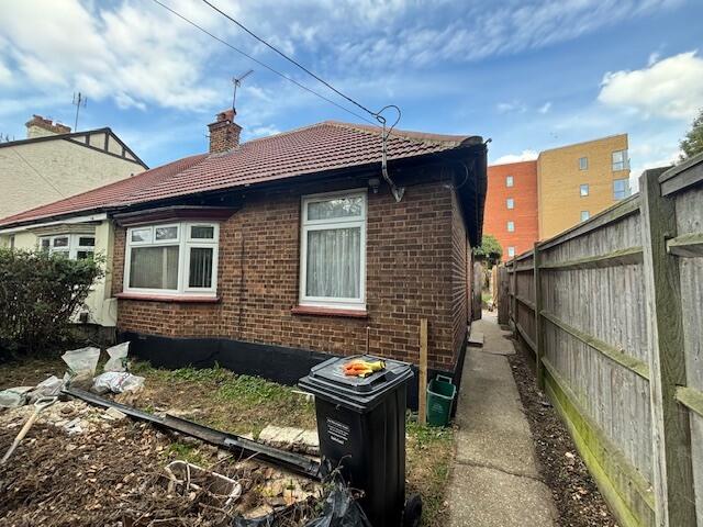 2 bed Bungalow for rent in Bowers Gifford. From KINGSWOOD - Basildon