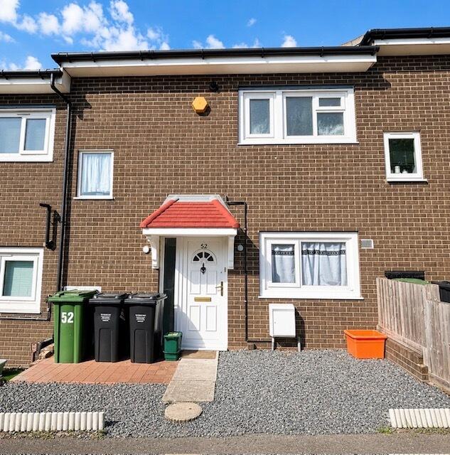 2 bed Mid Terraced House for rent in Basildon. From KINGSWOOD - Basildon