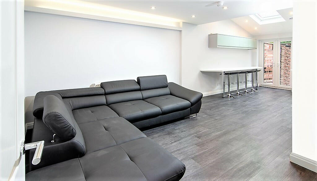 5 bed Mid Terraced House for rent in Preston. From Kingswood - Fulwood