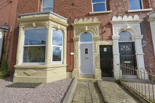 7 bed Mid Terraced House for rent in Preston. From Kingswood - Fulwood