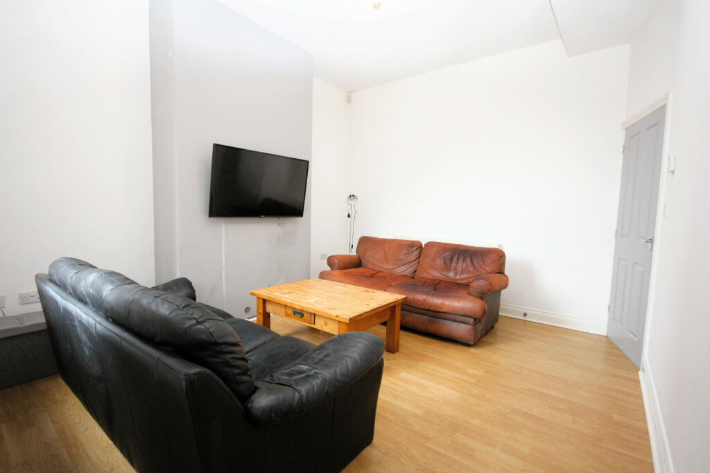 4 bed Mid Terraced House for rent in Preston. From Kingswood - Fulwood