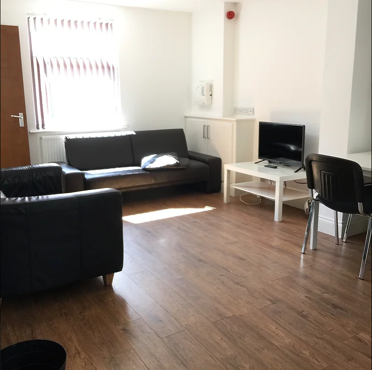 5 bed Mid Terraced House for rent in Preston. From Kingswood - Fulwood