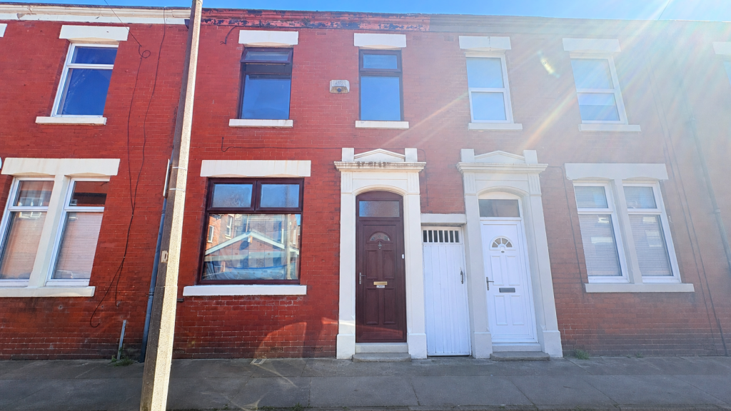 3 bed Mid Terraced House for rent in Fulwood. From Kingswood - Fulwood
