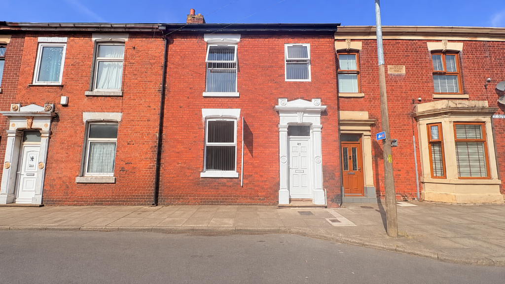 3 bed Mid Terraced House for rent in Preston. From Kingswood - Fulwood