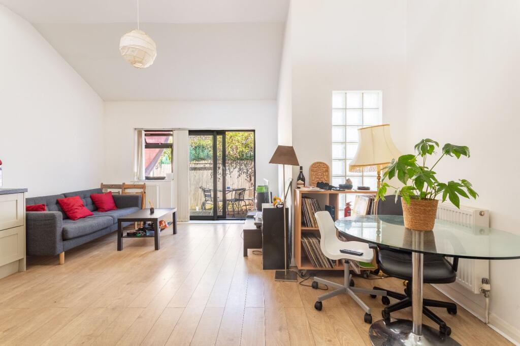 4 bed End of Terrace for rent in Brighton and Hove. From Knight & Knoxley - Brighton 4 bed End of Terrace for rent in Brighton and Hove. From Knight & Knoxley - Brighton