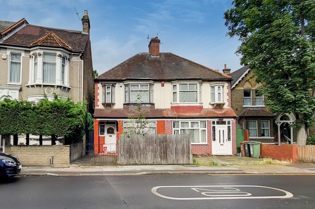 3 bed Terraced House for rent in London. From LBC estates