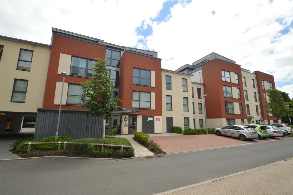 1 bed 1st Floor Flat for rent in Bower Ashton. From Kendall Harper - Bishopston