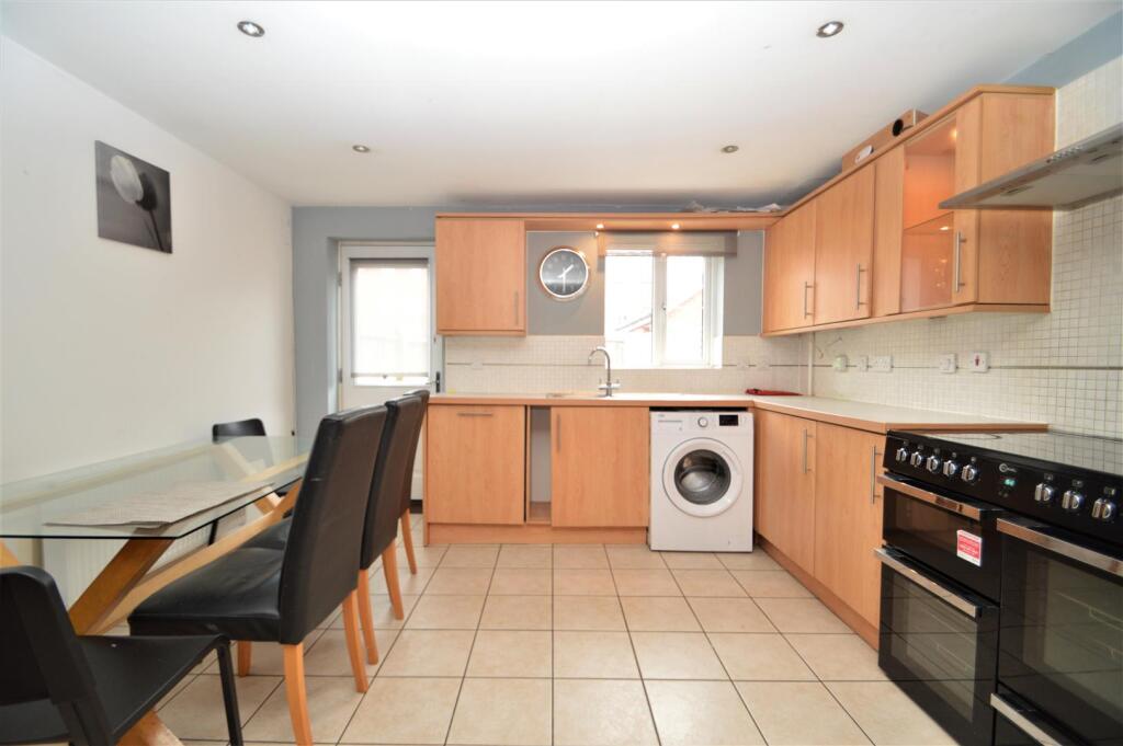 5 bed Detached for rent in Filton. From Kendall Harper - Bishopston 5 bed Detached for rent in Filton. From Kendall Harper - Bishopston