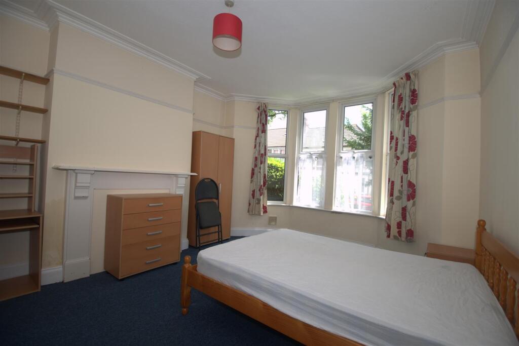 5 bed Mid Terraced House for rent in Stapleton. From Kendall Harper - Bishopston 5 bed Mid Terraced House for rent in Stapleton. From Kendall Harper - Bishopston