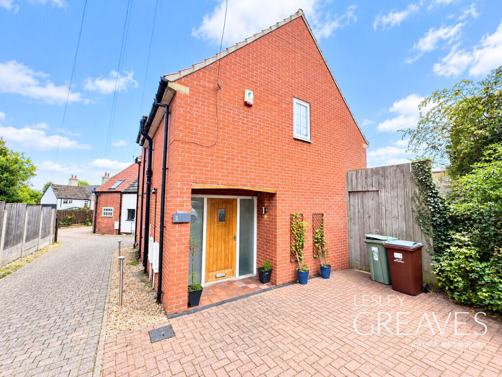 3 bed Detached for rent in Strelley. From Lesley Greaves Estate Agents - Nottingham 3 bed Detached for rent in Strelley. From Lesley Greaves Estate Agents - Nottingham
