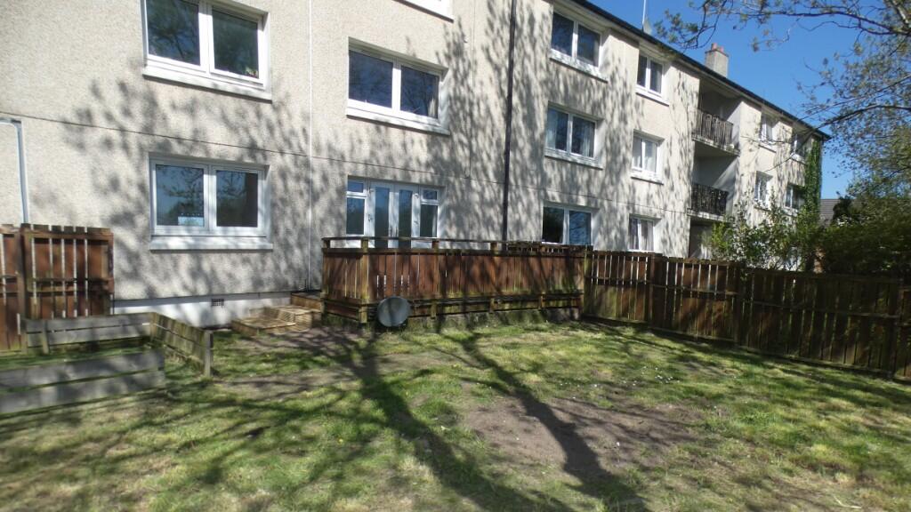 2 bed House (unspecified) for rent in Johnstone. From Lind Letting - Bridge of Weir