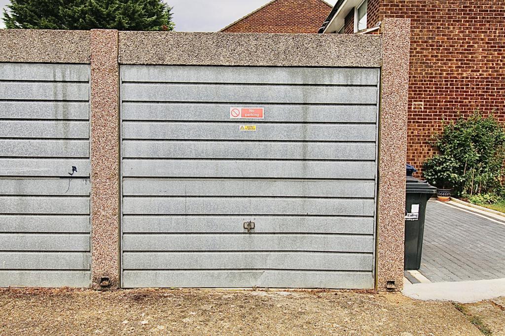 0 bed Garage for rent in Northolt. From Henry Stratton - London