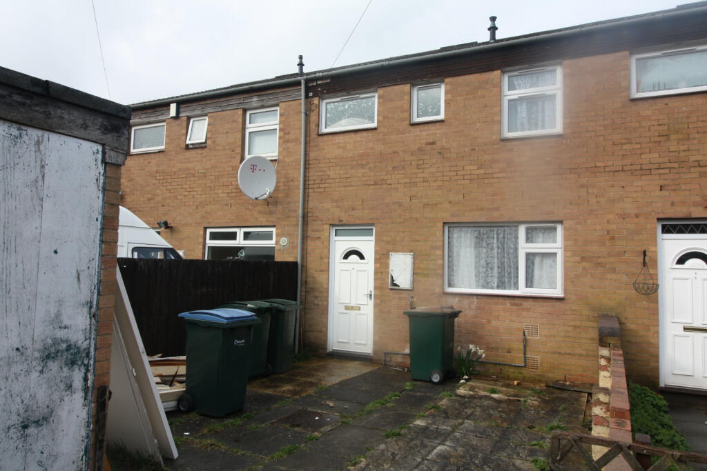 5 bed Mid Terraced House for rent in Westwood Heath. From Henrys Estate Agents - Coventry