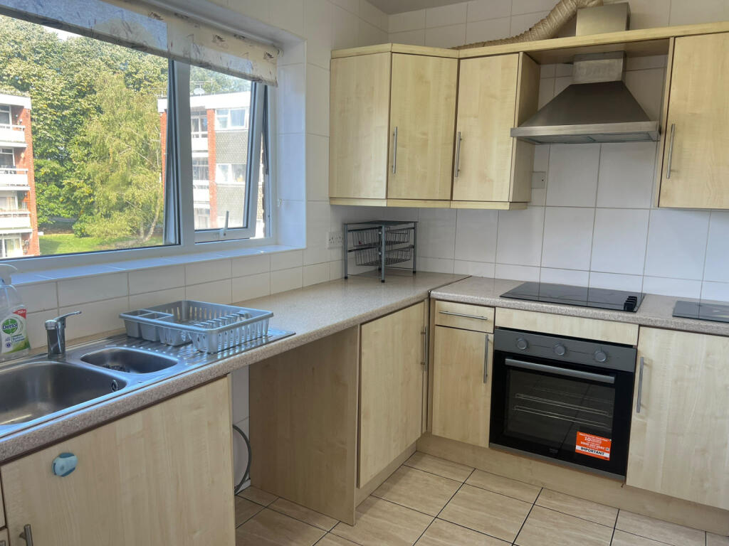2 bed 1st Floor Flat for rent in Allesley Green. From Henrys Estate Agents - Coventry
