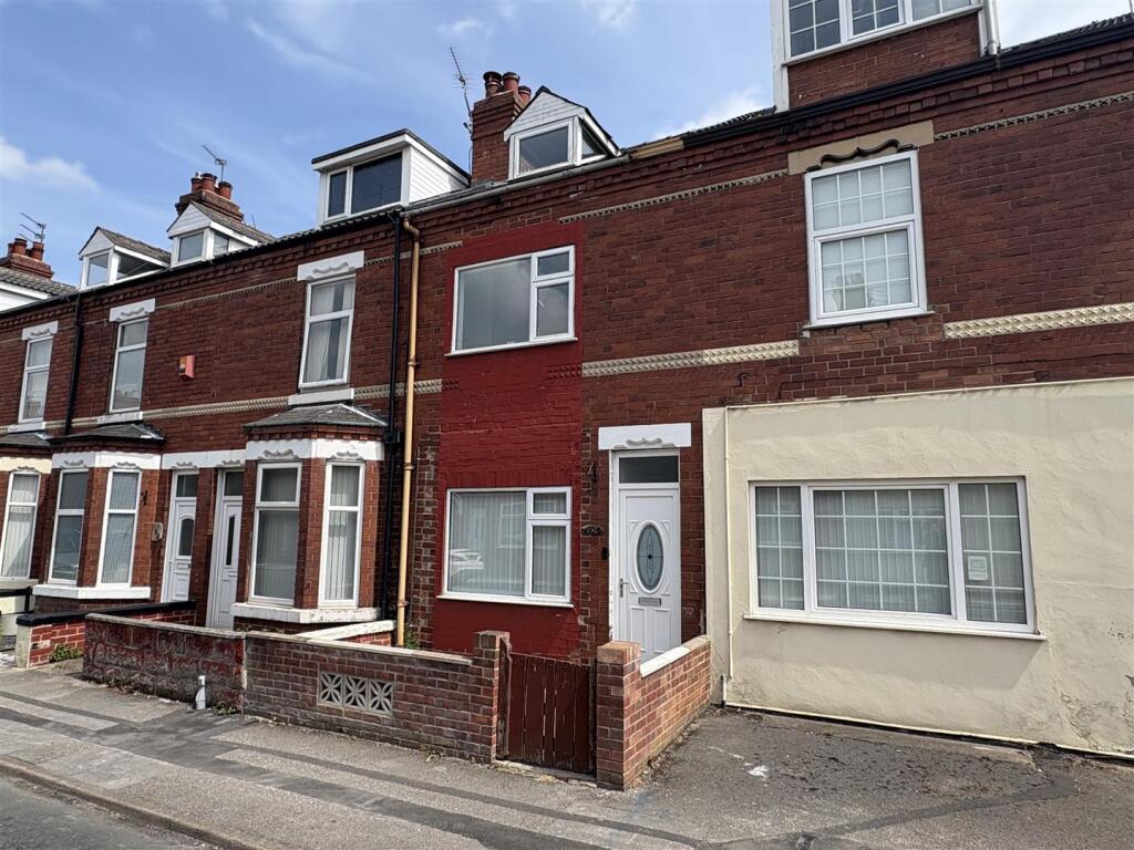 4 bed Mid Terraced House for rent in Goole. From Link Agency - covering East Yorkshire