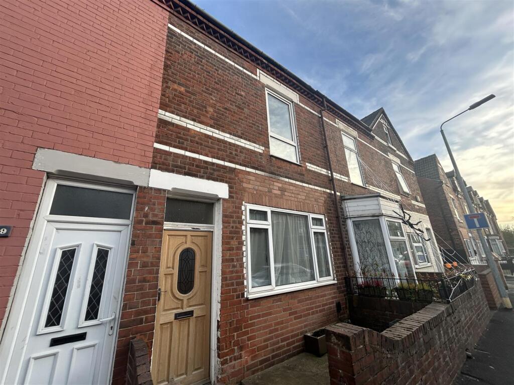 3 bed Mid Terraced House for rent in Goole. From Link Agency - covering East Yorkshire