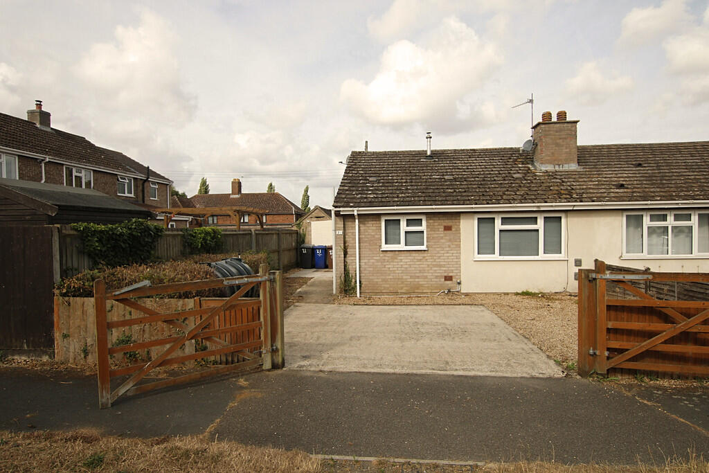 2 bed Semi-detached bungalow for rent in Lakenheath. From Lodge Lettings - Red Lodge