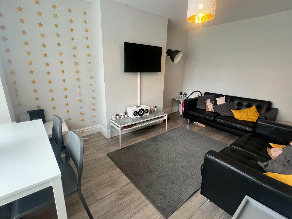 4 bed End of Terrace for rent in Leeds. From LV Properties - LS6
