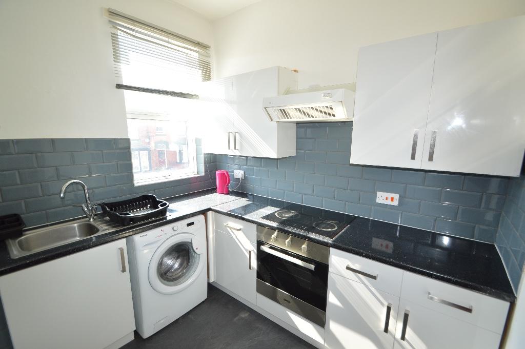 5 bed Mid Terraced House for rent in Leeds. From LV Properties - LS6