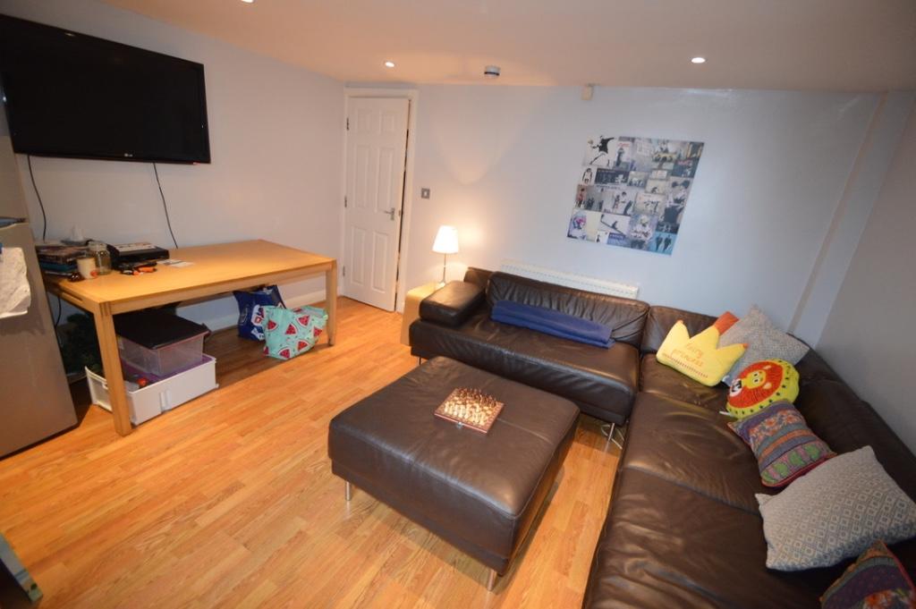 6 bed Mid Terraced House for rent in Leeds. From LV Properties - LS6