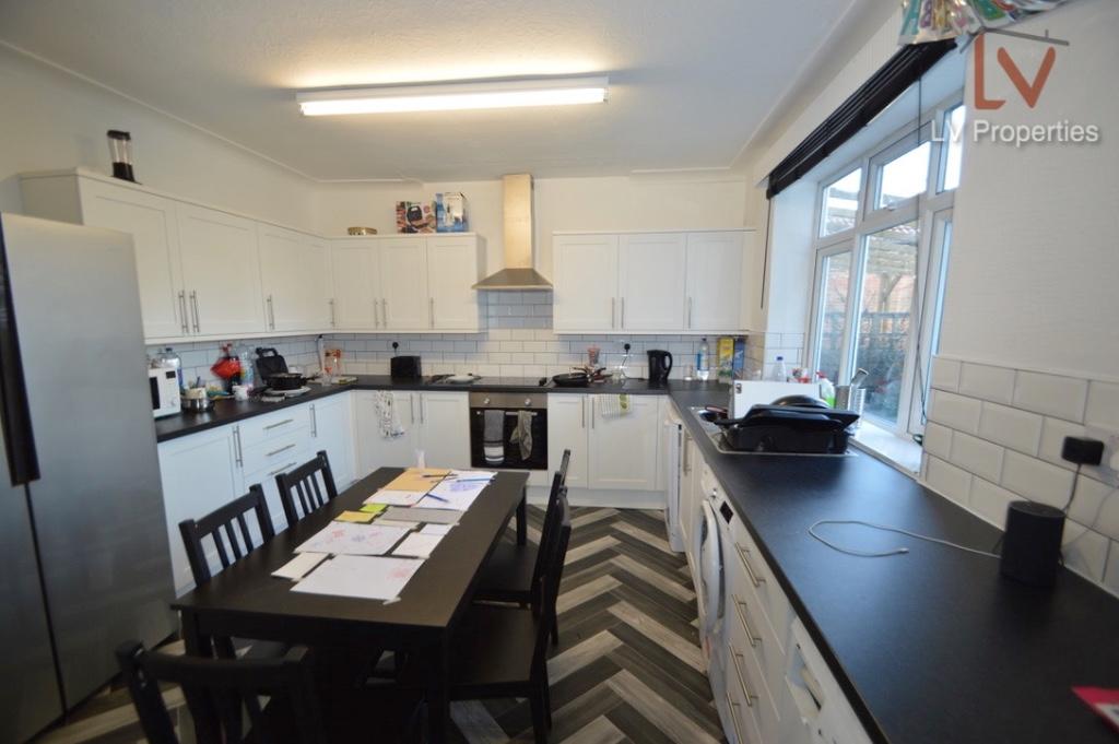 5 bed Semi Detached for rent in Leeds. From LV Properties - LS6 5 bed Semi Detached for rent in Leeds. From LV Properties - LS6