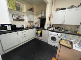 6 bed Mid Terraced House for rent in Leeds. From LV Properties - LS6
