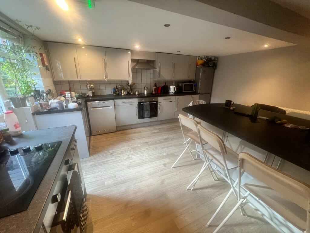 7 bed Mid Terraced House for rent in Leeds. From LV Properties - LS6 7 bed Mid Terraced House for rent in Leeds. From LV Properties - LS6