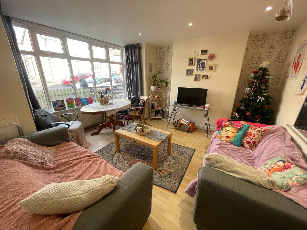 6 bed Mid Terraced House for rent in Leeds. From LV Properties - LS6