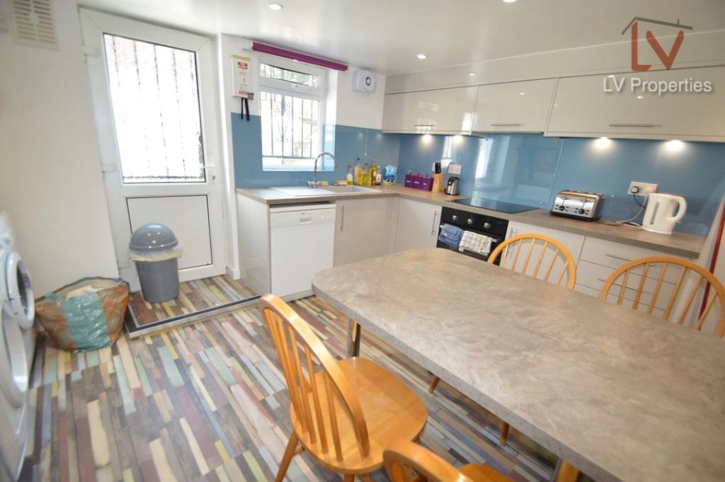 6 bed Mid Terraced House for rent in Leeds. From LV Properties - LS6 6 bed Mid Terraced House for rent in Leeds. From LV Properties - LS6