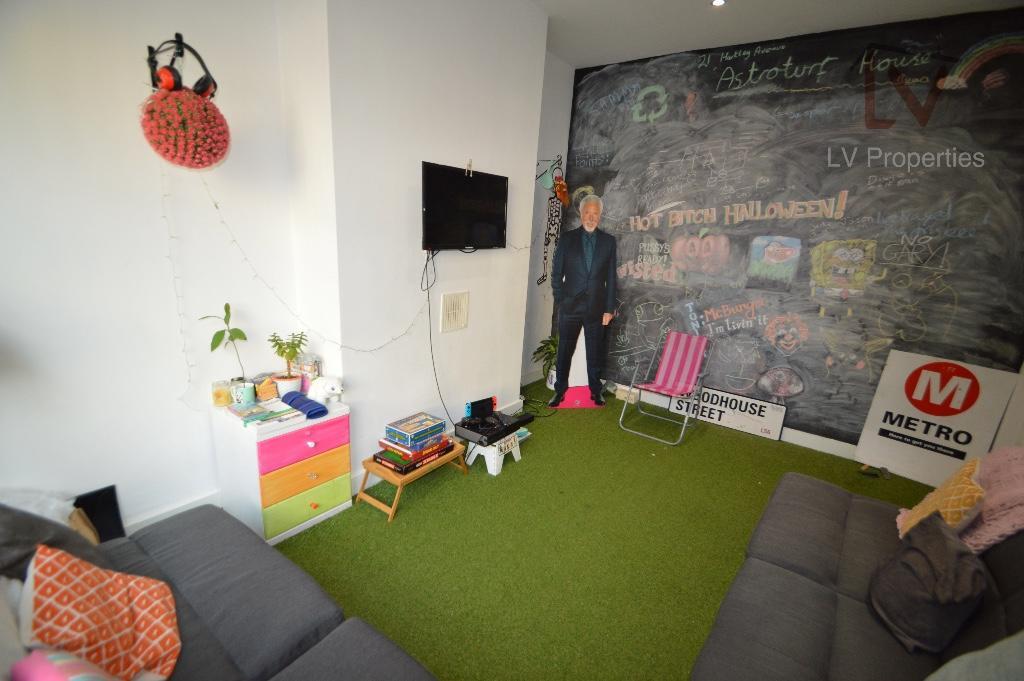 6 bed Mid Terraced House for rent in Leeds. From LV Properties - LS6 6 bed Mid Terraced House for rent in Leeds. From LV Properties - LS6