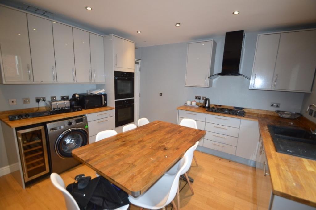 5 bed Mid Terraced House for rent in Leeds. From LV Properties - LS6