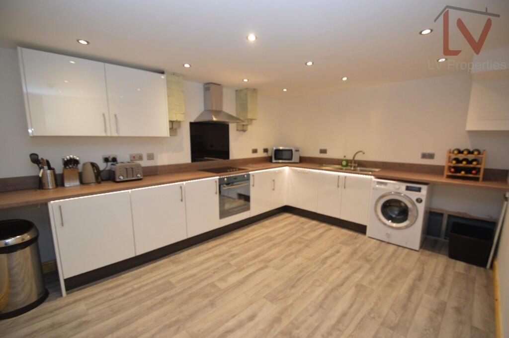1 bed Apartment for rent in Leeds. From LV Properties - LS6