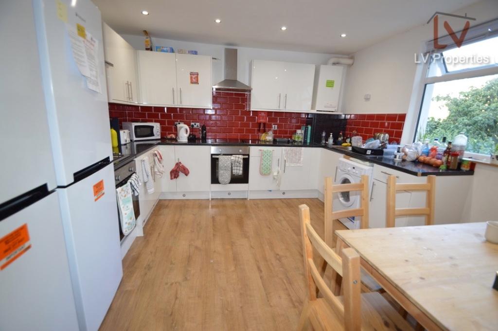 6 bed Mid Terraced House for rent in Leeds. From LV Properties - LS6