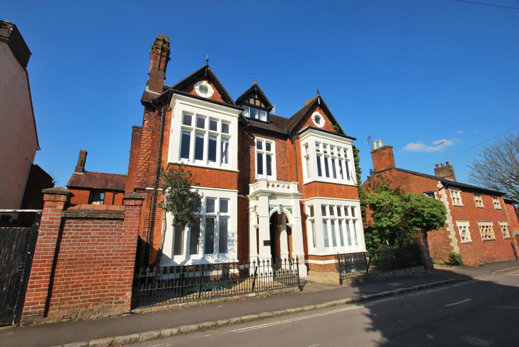 0 bed Studio for rent in Leighton Buzzard. From M & M Properties - Leighton Buzzard