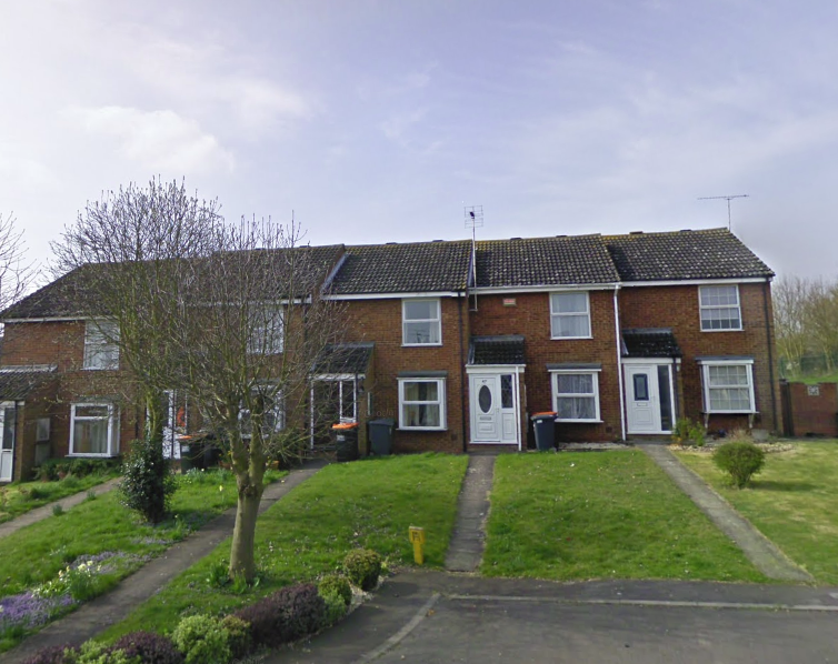 2 bed Mid Terraced House for rent in Leighton Buzzard. From M & M Properties - Leighton Buzzard