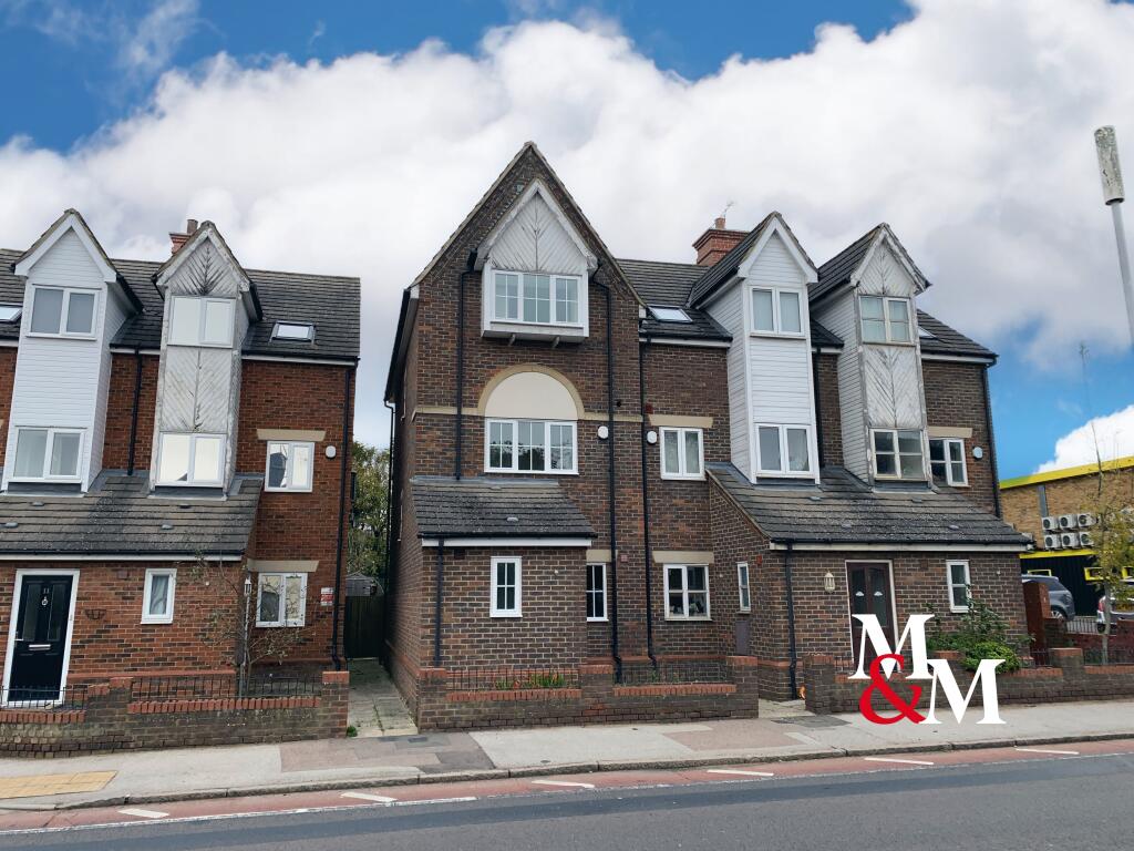 4 bed Town House for rent in Hockliffe. From M & M Properties - Leighton Buzzard