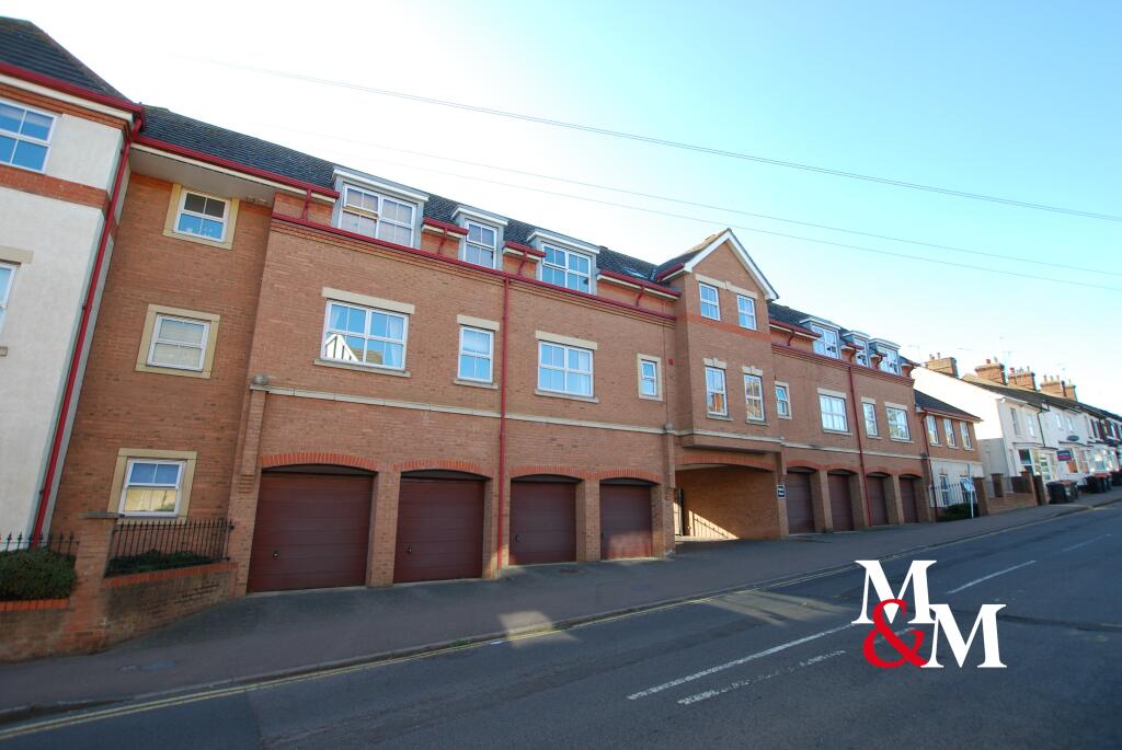 2 bed 1st Floor Flat for rent in Leighton Buzzard. From M & M Properties - Leighton Buzzard