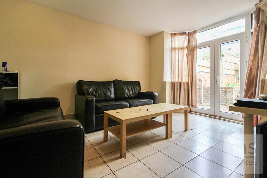 5 bed Detached for rent in Nottingham. From M-S Estates - Nottingham 5 bed Detached for rent in Nottingham. From M-S Estates - Nottingham